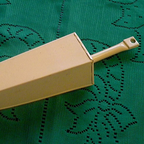 Vintage Tin Scoop Oblong shape tan  7 inches Long - Picture 5 of 6